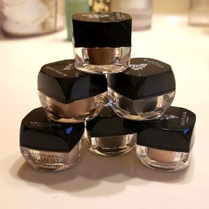 Younique mineral pigments